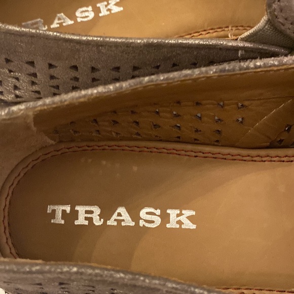 Size 8.5 Trask laser cut accent loafers in good condition. Neutral color - Picture 4 of 12